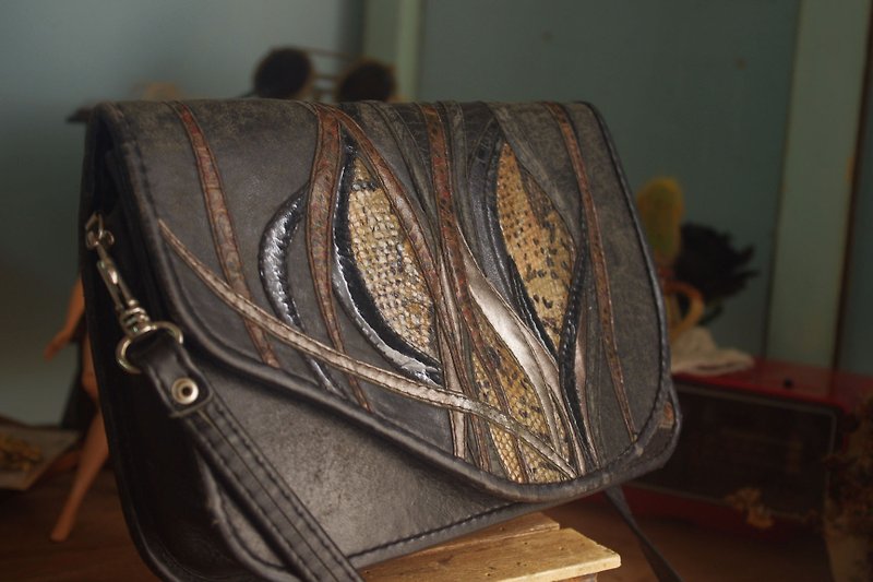 4.5studio- Nordic ancient antique bag - Art Deco leather stitching black dorsal side bag - กระเป๋าแมสเซนเจอร์ - หนังแท้ สีดำ