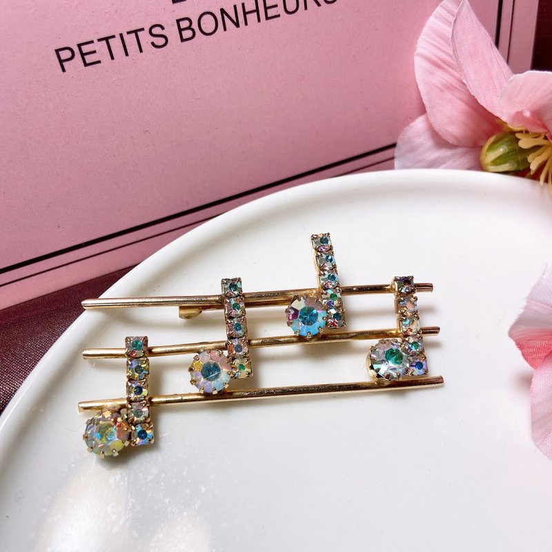 【西洋古董飾品】金鑲嵌音樂音符線譜幻彩萊茵鑽 綻放胸章胸針 - 胸針 - 貴金屬 多色