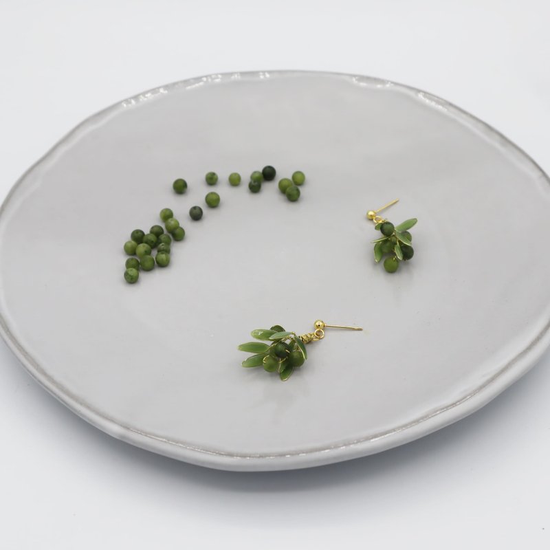 oliveピアス_taiwan jade - 耳環/耳夾/耳骨夾 - 樹脂 綠色