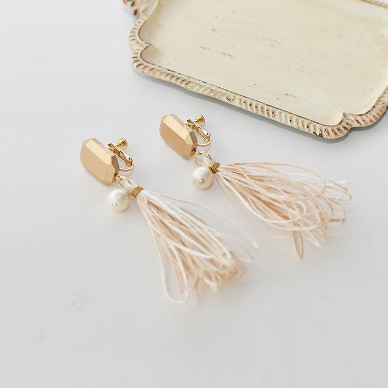 Tassel earrings/wood - ต่างหู - กระดาษ สีทอง