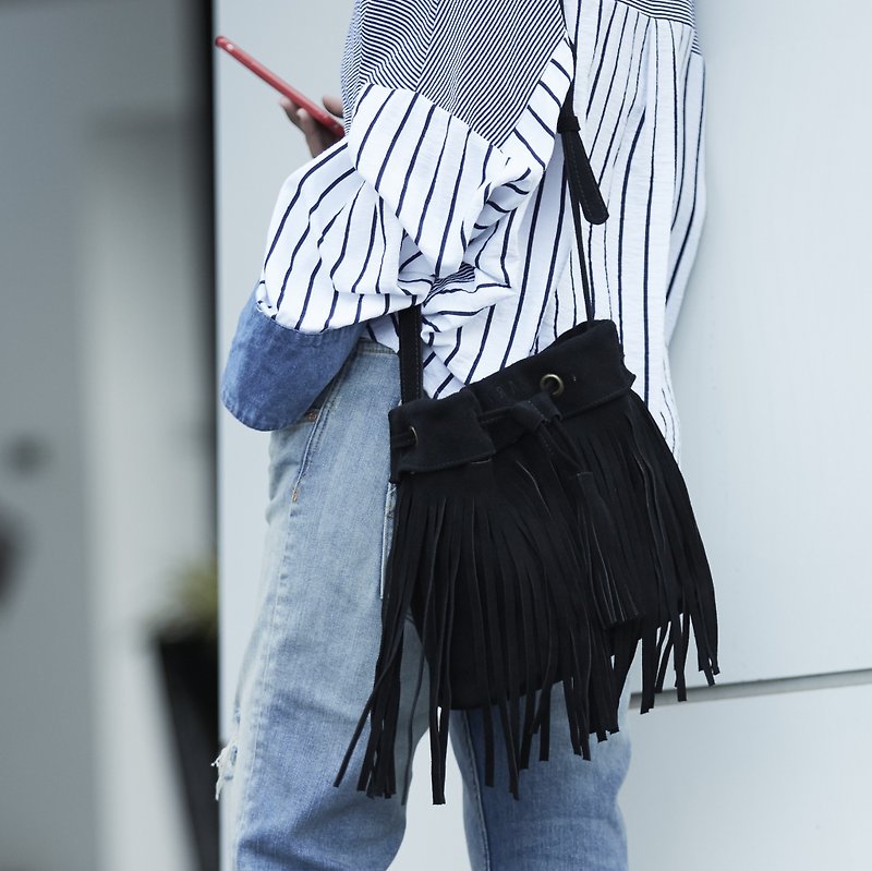 Leather Fringe Bag ( Black) : The Undressed - 側背包/斜孭袋 - 塑膠 黑色