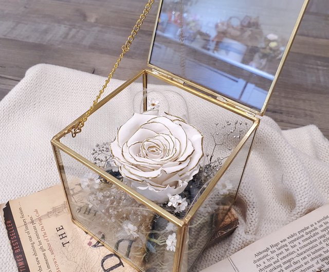 Preserved Eternal Roses in Heart Shaped Boxes by Deja Vu flowers