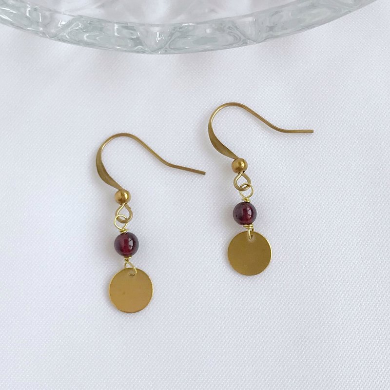 Classical disc. Natural Stone Bronze Earrings Ear Hooks Hand Made Drop Earrings January Birthstone - ต่างหู - คริสตัล สีแดง