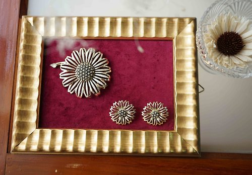 guii古意雜貨 歐洲雜貨-細緻向日葵太陽花銀色古董胸針耳環組-胸針