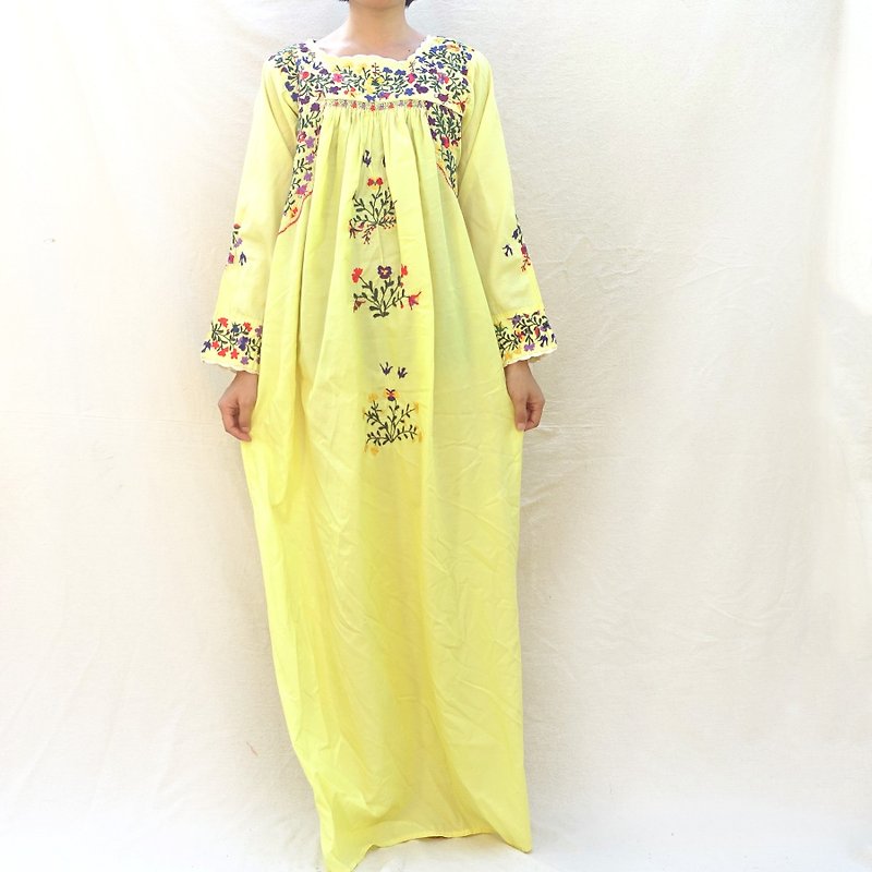 BajuTua /古著/ 墨西哥南方風情 粉黃色手工刺繡長洋裝 - 連身裙 - 聚酯纖維 黃色