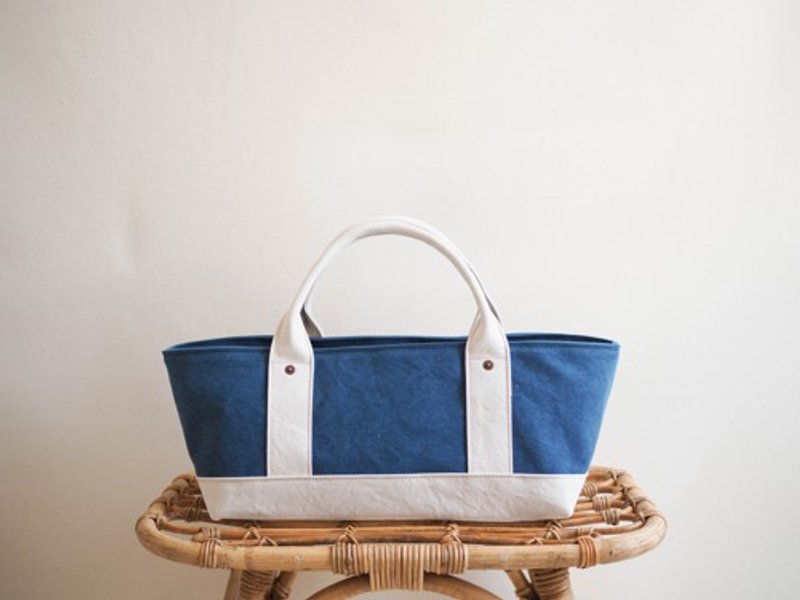 [ARMY DUCK] Tote bag with lid Yokonaga (blue x kinari) - Handbags & Totes - Cotton & Hemp 