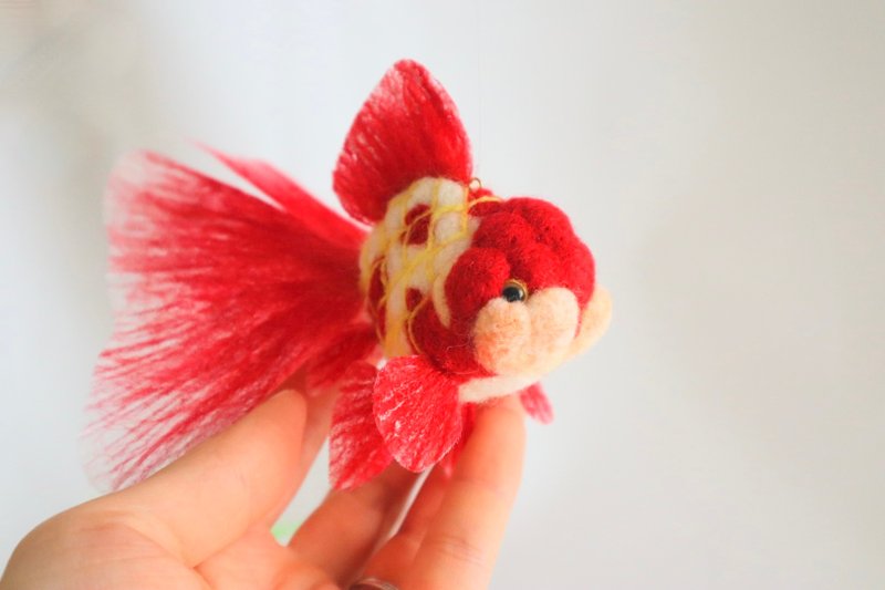 悠遊金魚吊飾 M - 紅白錦 - - 公仔模型 - 羊毛 紅色