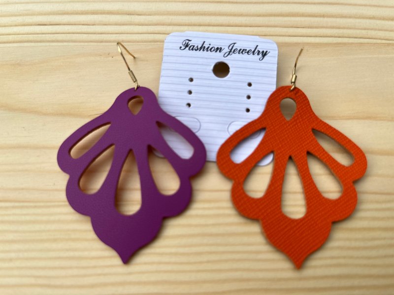 Leather leaf style hook earrings - ต่างหู - หนังแท้ สีม่วง