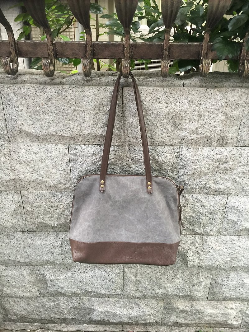 Sienna leather and canvas travel bag - กระเป๋าแมสเซนเจอร์ - หนังแท้ สีเทา