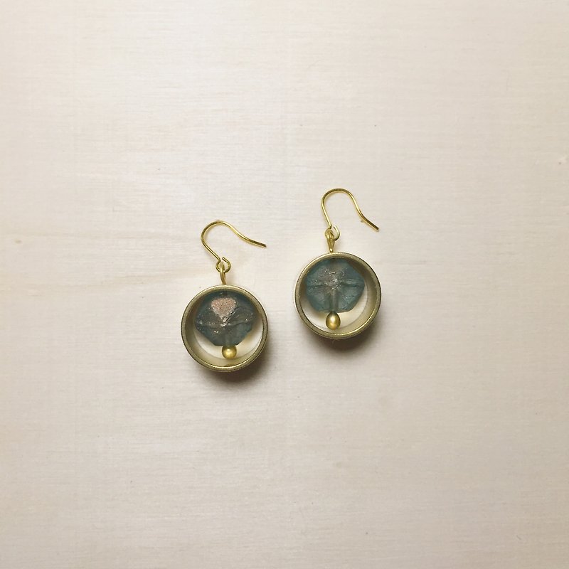 Transparent green ore thick circle earrings - Earrings & Clip-ons - Semi-Precious Stones Green