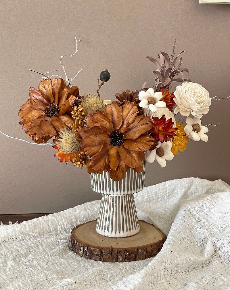Opening table flowers Dried flowers Preserved flowers Earth color with gift box Handwritten congratulations - Dried Flowers & Bouquets - Plants & Flowers Brown