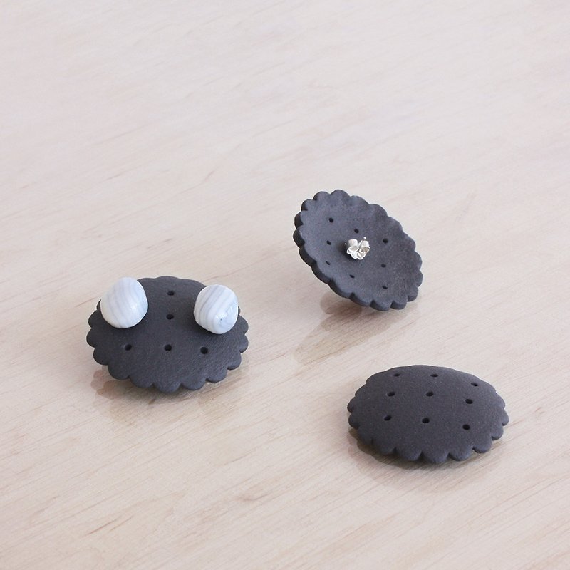 Earring Display Stand Ceramic Biscuit Earring Stand Dark Chocolate Flavor One - ของวางตกแต่ง - เครื่องลายคราม สีดำ