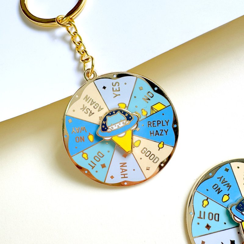 Decision Maker Spinning Enamel Keychain - UFO Cat - 吊飾/掛飾 - 其他金屬 