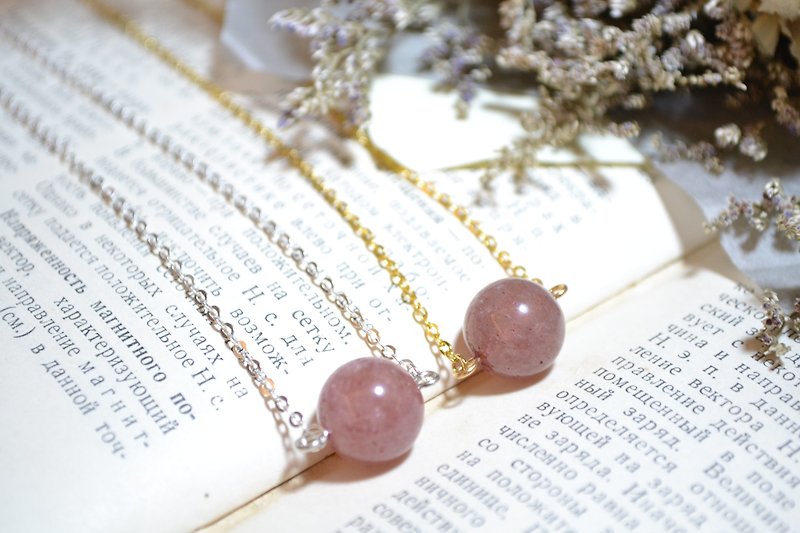 Simple strawberry crystal necklace 【Half cooked girl】 - Necklaces - Stone Pink