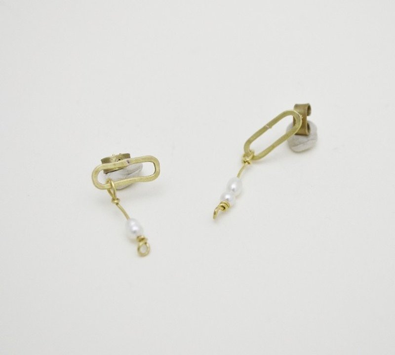 簡單的圖形-#2‧珍珠‧黃銅耳環 - 耳環/耳夾 - 其他金屬 金色