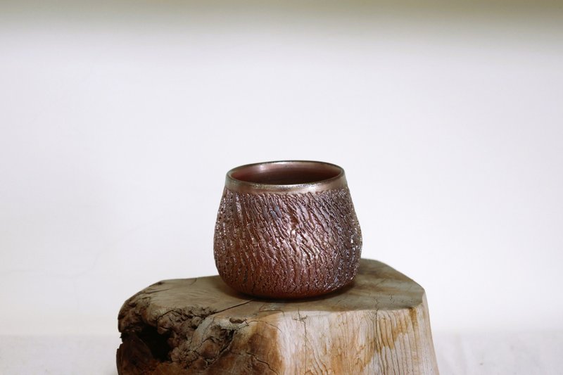 柴燒品茗杯/主人杯/150ml/爆裂刻紋/瀧間拾光 - 茶壺/茶杯/茶具 - 陶 