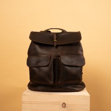チョコレートブラウンカラーのスモールレザーバックパック、2