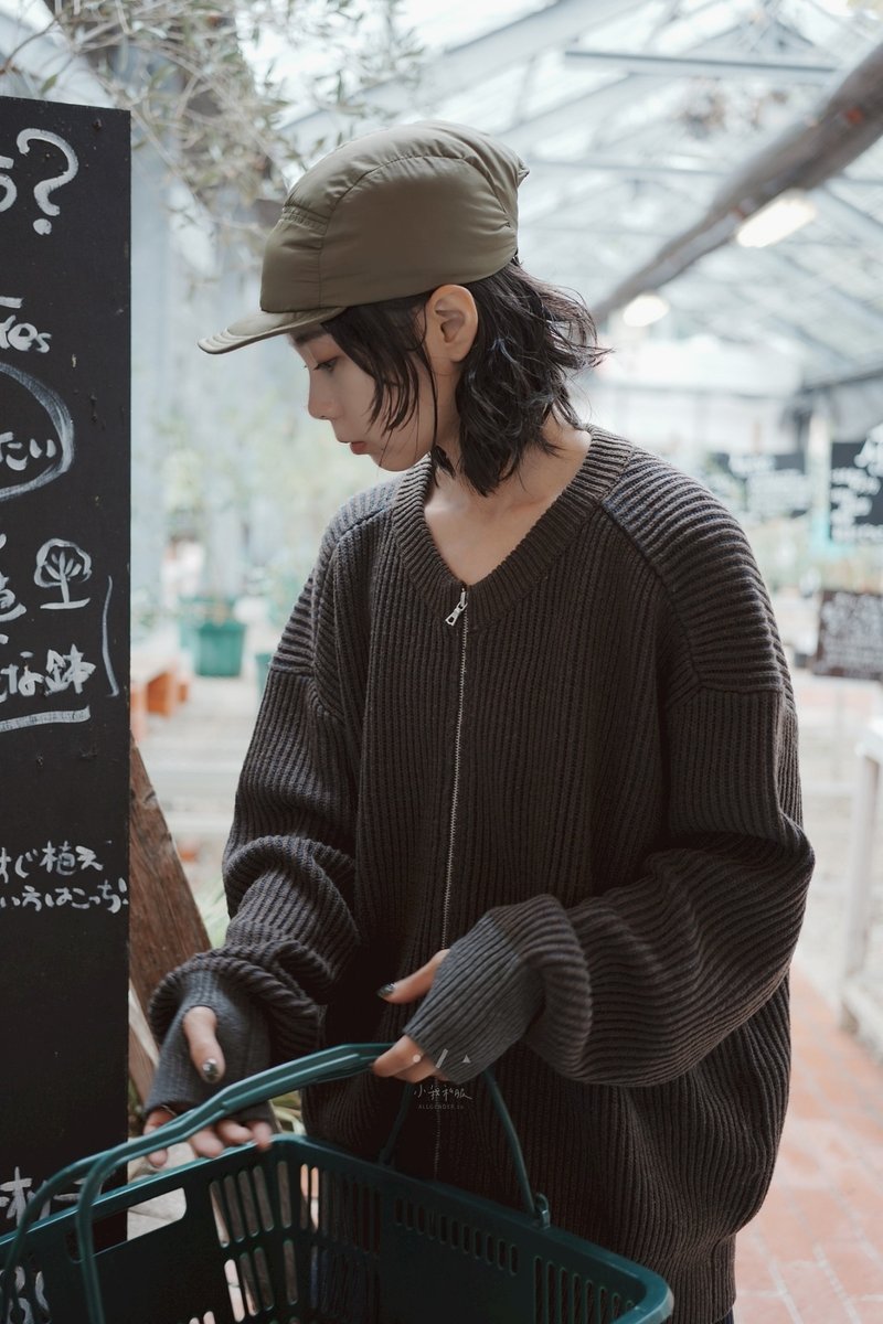 路地壁畫雙色拉鍊圓領針織外套 - 女毛衣/針織衫 - 棉．麻 咖啡色