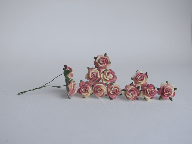 Paper flowers, centerpieces, 50 pieces roses size 2.0 cm., berry brush color. - 其他 - 紙 多色