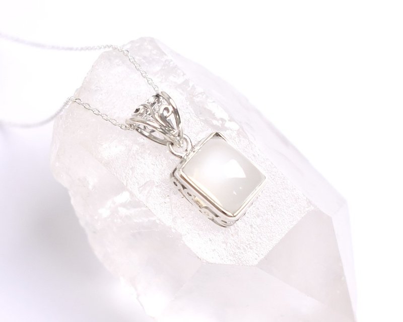 Moonstone silver necklace Silver925 - สร้อยคอ - เครื่องเพชรพลอย ขาว