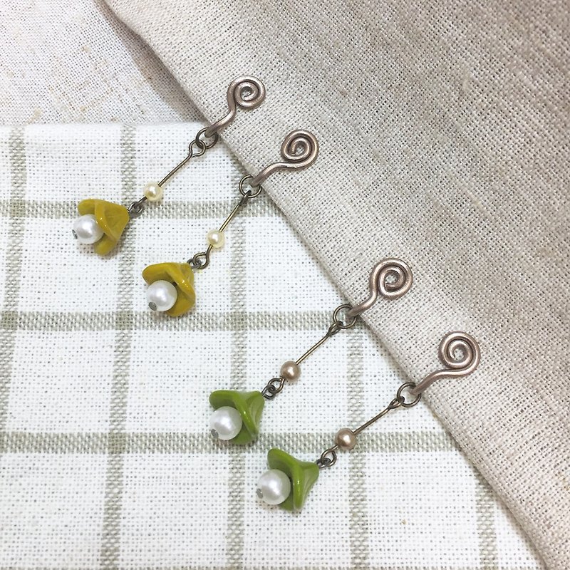 Fresh flower ear clip earrings - Earrings & Clip-ons - Other Metals Multicolor
