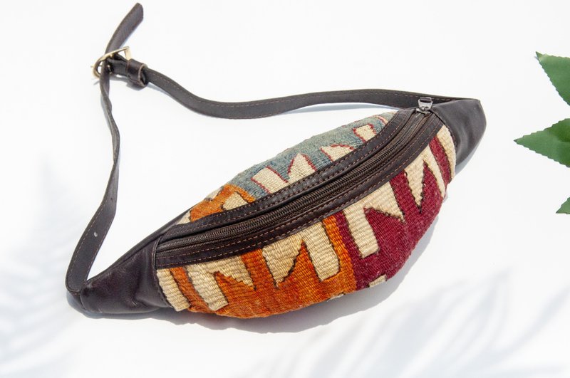 kilim土耳其腰包 皮革拼接設計側背包 羊毛地毯單肩包-中東地毯 - 側背包/斜背包 - 真皮 多色