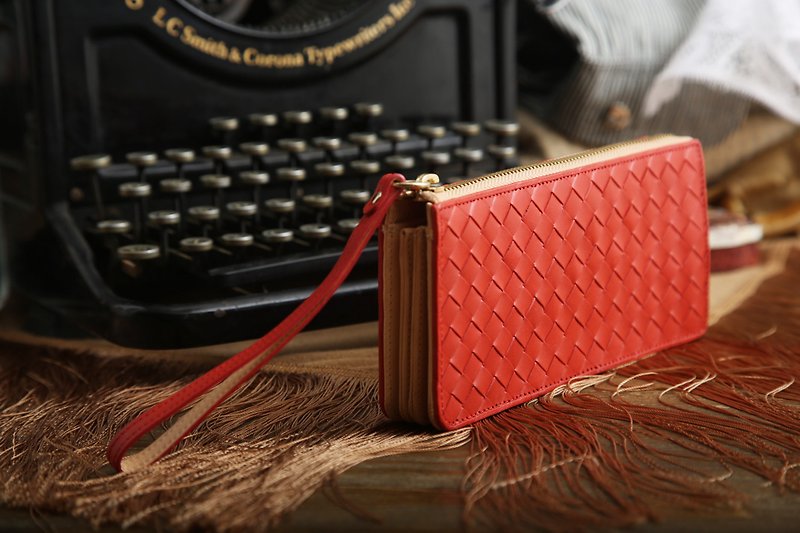 Made In Eden Woven Clutch Wallet Italian Leather - กระเป๋าสตางค์ - หนังแท้ สีแดง