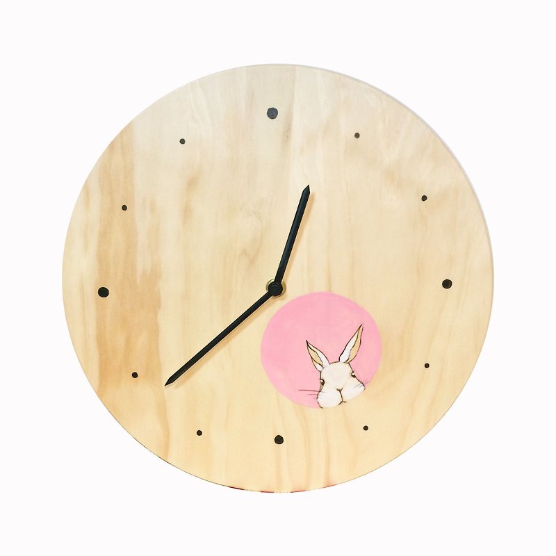 ログ時計の穴に白いウサギさん - 時計 - 木製 ブラウン