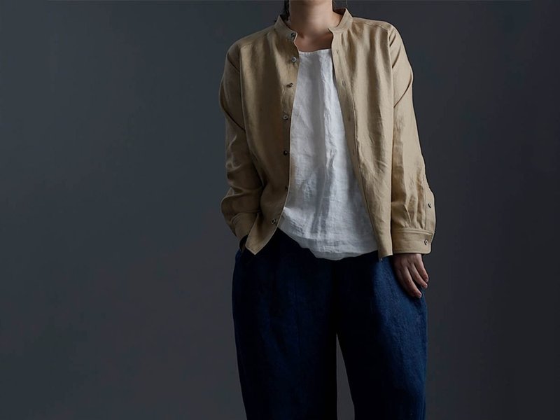 wafu premium linen - 丈短め スタンドカラーシャツ wafu史上最高のリネン ラグランスリーブ /シャンパン t034b-cmp3 - 女襯衫 - 亞麻 卡其色