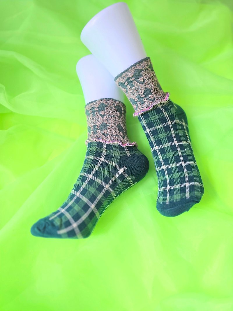 Green Colorful Mellow Socks Flashy Socks Unique Size 22.5-25 Women's Socks - ถุงเท้า - วัสดุอื่นๆ สีเขียว