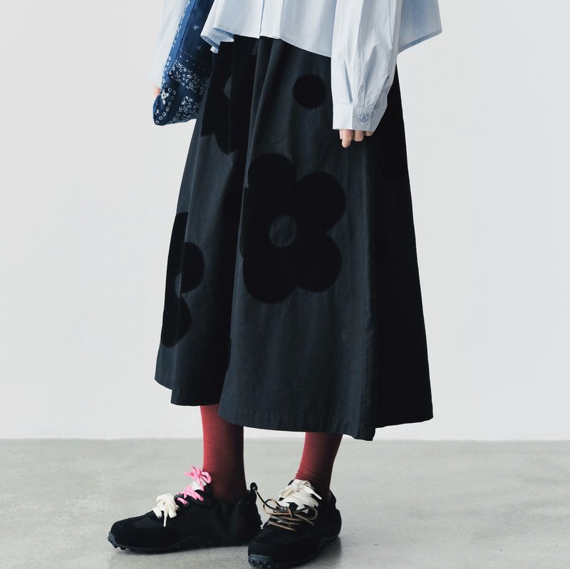 Flocked large flower black cotton skirt/skirt - Skirts - Cotton & Hemp Black