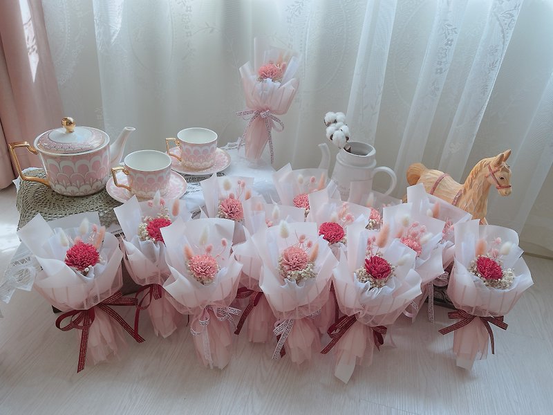 Early Bird Discount Mother's Day Carnation Expanded Dried Flowers Pink Gauze Packaging Small Bouquet Industrial and Commercial Gifts - ช่อดอกไม้แห้ง - พืช/ดอกไม้ สึชมพู