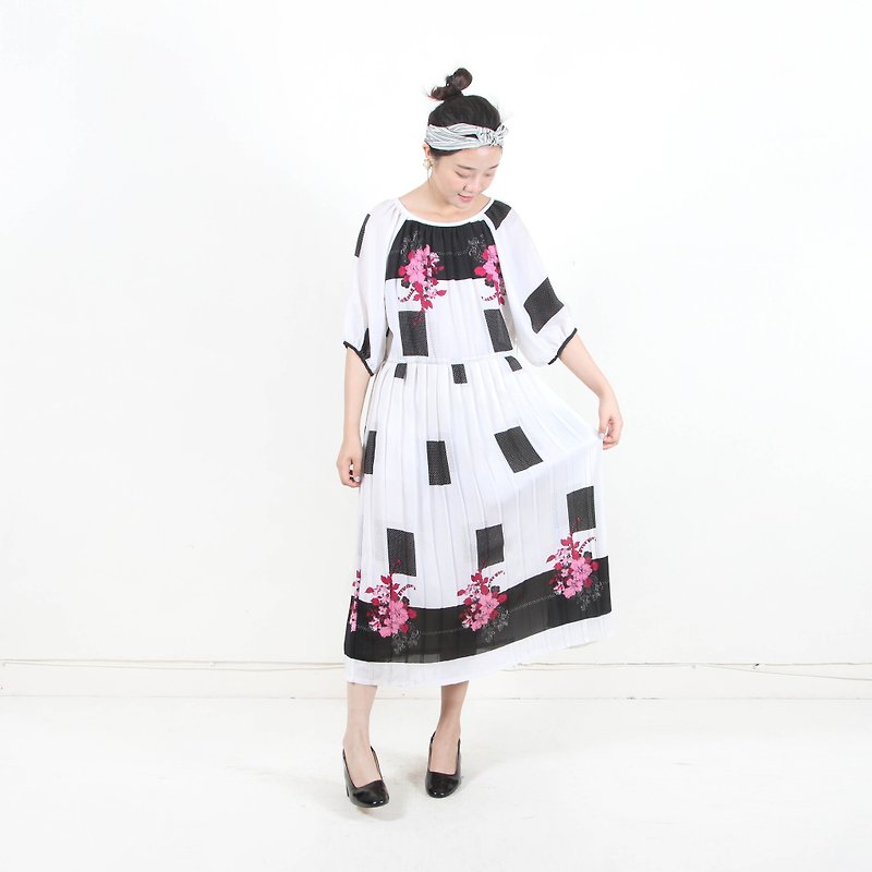 (Egg plants vintage) mirror decal printing short-sleeved vintage dress - One Piece Dresses - Polyester White