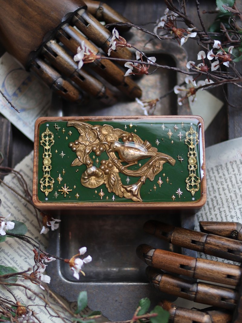 Retro style walnut jewelry box garden bird - Other - Copper & Brass Green