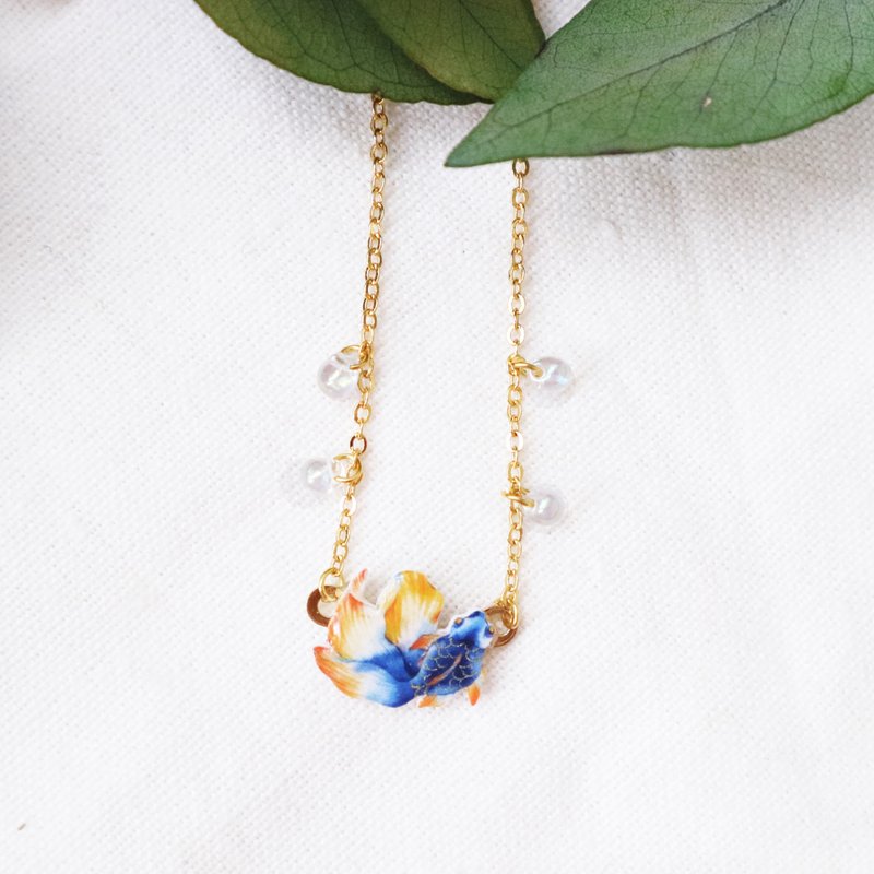 Blue goldfish with water drop necklace - ต่างหู - เรซิน สีน้ำเงิน