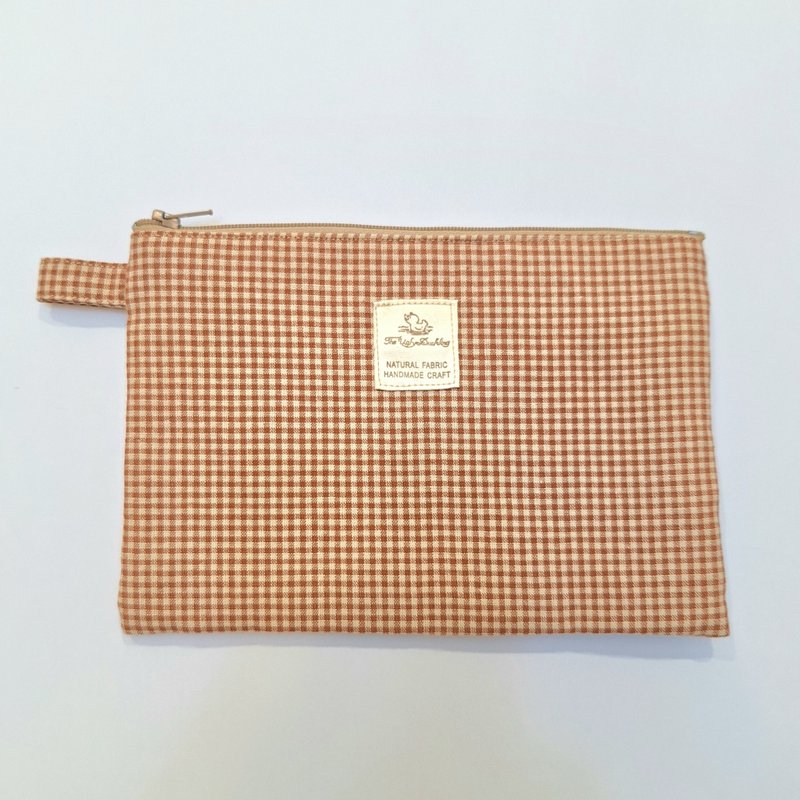 【 MY HANDMADE 】 格紋手作收納包  l 化妝包l 棉布l 手工製 - 化妝包/收納袋 - 棉．麻 咖啡色