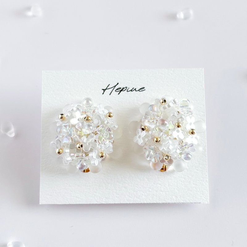 Petalisse (White) :earring/pierce - 耳環/耳夾/耳骨夾 - 玻璃 藍色