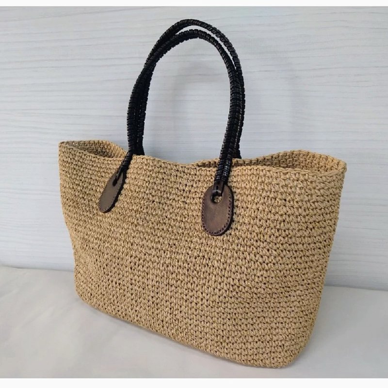 2026年春夏コレクション。市場で唯一、イタリアンレザー編み込みハンドルとペーパーラフィアかぎ針編みストローバッグ - トートバッグ・ハンドバッグ - その他の素材 