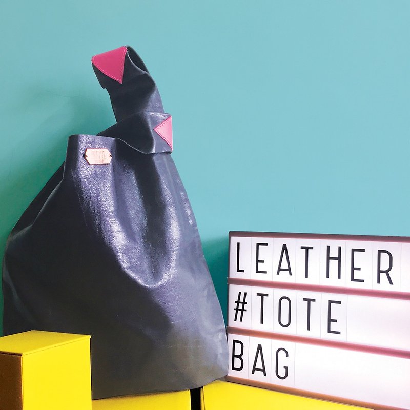 Playful Black Leather Shopping Bag - กระเป๋าคลัทช์ - หนังแท้ สีดำ