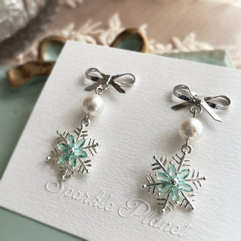 /Floating Blue Snowflake/ Bow Crystal Pearl Snowflake Earrings - ต่างหู - โลหะ สีเงิน