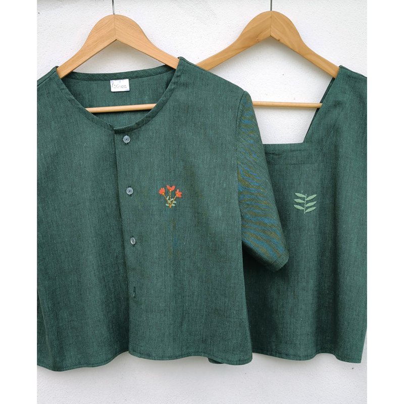 Embroidery | Cotton | Dark green crew neck shirt - 女上衣/長袖上衣 - 棉．麻 綠色