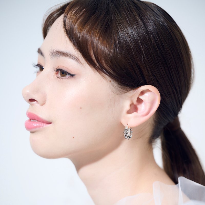 SV925SF square metal wrapped hoop pierced earring 耳針式 M size - 耳環/耳夾/耳骨夾 - 其他金屬 銀色