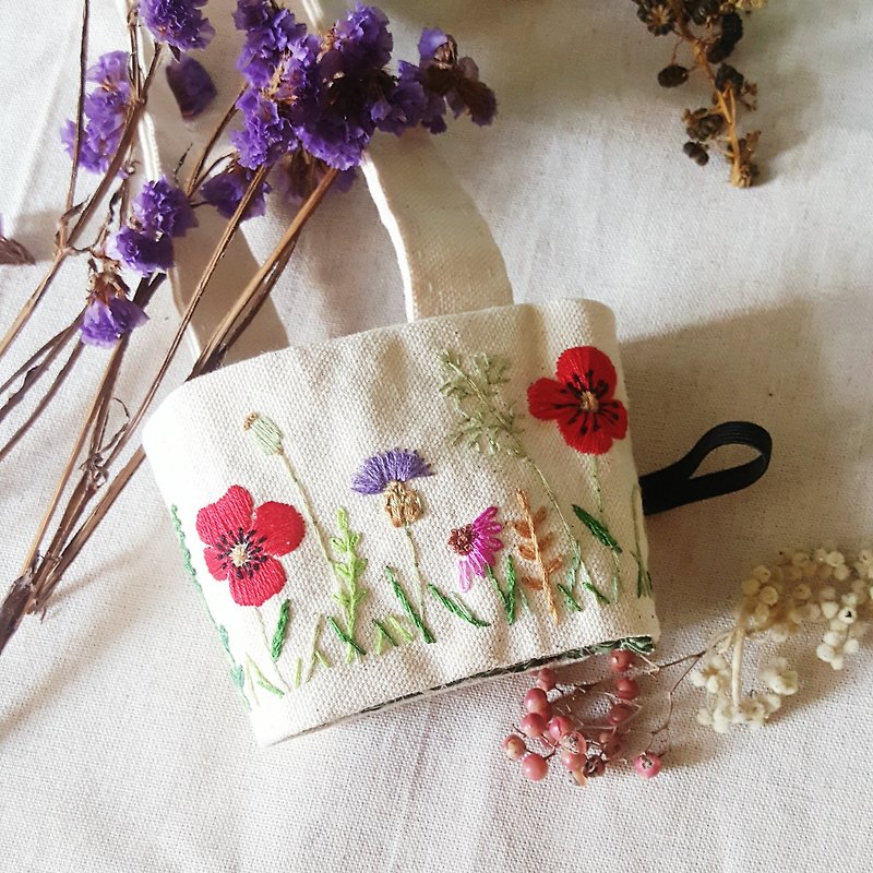 Monet Garden-Embroidered Beverage Bag - กระเป๋าถือ - ผ้าฝ้าย/ผ้าลินิน หลากหลายสี