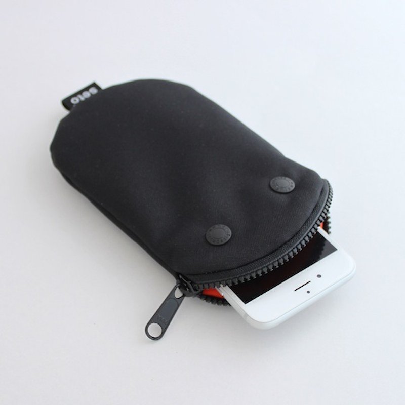 Creature iPhone case　Oval　black - เคส/ซองมือถือ - เส้นใยสังเคราะห์ สีดำ