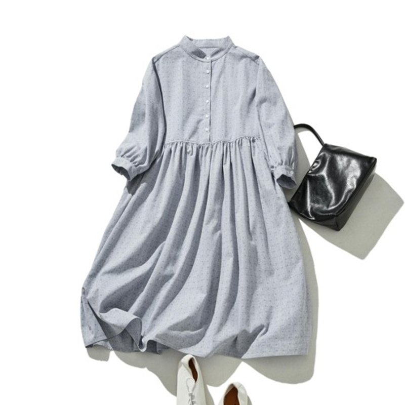 A natural-looking one-piece dress with a long sleeve in a light gray color 24A04-1 - ชุดเดรส - ผ้าฝ้าย/ผ้าลินิน 