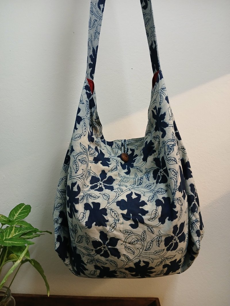 Hand block printed cotton bag, Indian block printed bag, Crossbody bag, Blue - 側背包/斜背包 - 棉．麻 藍色