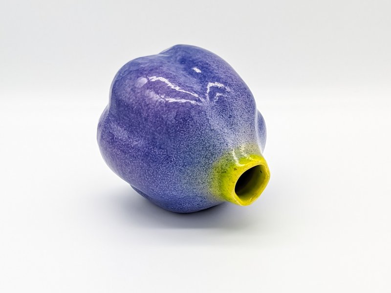 Unique Ceramic Vase Fig tree, Purple pottery bud vase 11 cm - 花瓶/花器 - 陶 紫色