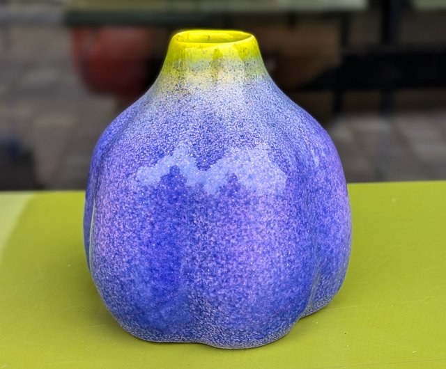 緑と黒の陶器花瓶 一輪挿し 陶器製 緑と黒のグラデーション - メルカリ