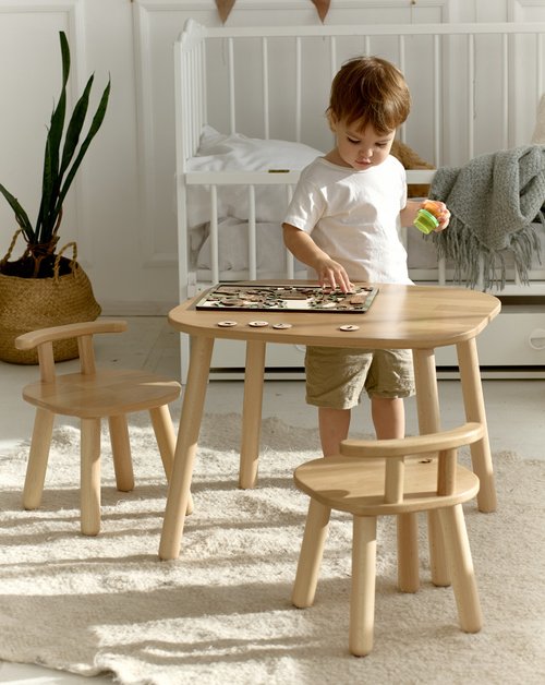 キッズ用　木製テーブルと椅子セット　ハンドメイド キッズ用木製テーブルと椅子セットハンドメイド