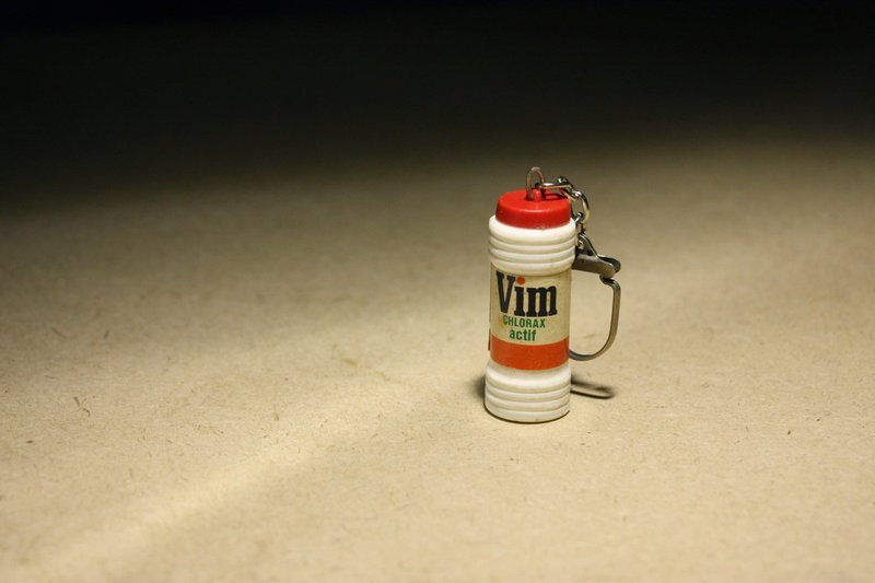 購自荷蘭 20 世紀中後期老件 Vim CHLORAX 清潔劑 古董鑰匙圈 - 鑰匙圈/鑰匙包 - 塑膠 白色